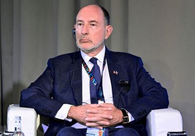 أوكرانيا تفرض عقوبات على حفيد الرئيس الفرنسي الأسبق