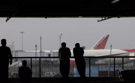 باكستان تقرر تمديد إغلاق مجالها الجوي أمام الطائرات الهندية