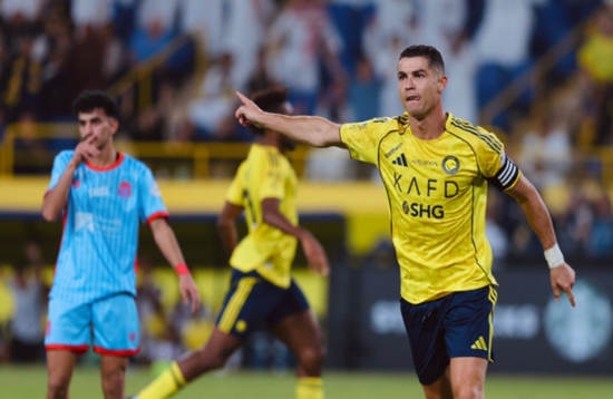 بخماسية.. رونالدو يقود النصر لاكتساح الرياض