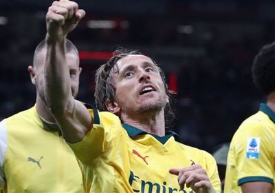 ميلان يكتسح أودينيزي بثلاثية في الدوري الإيطالي