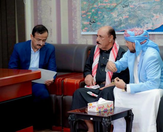 محافظ شبوة وهيئة المصائد يناقشان سبل تطوير القطاع السمكي