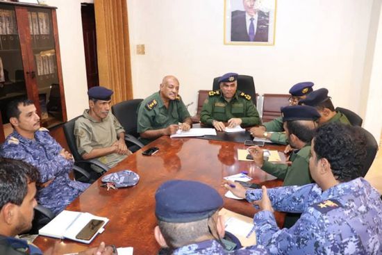 مدير أمن ساحل حضرموت يناقش الاحتياجات التموينية واللوجستية