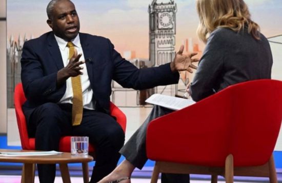 بريطانيا تلمح للتراجع عن منع أطفال الفلسطينيين من دخول المملكة