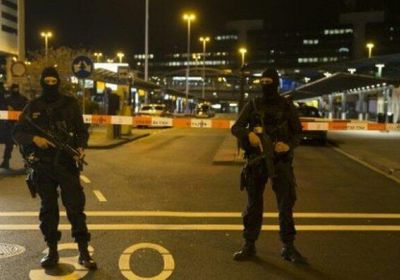 هولندا.. رجال شرطة يقتلون رجلًا سرق دراجة كهربائية