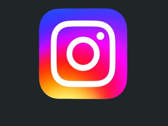 جوتشي تستعرض تصميمات ديمنا على إنستجرام