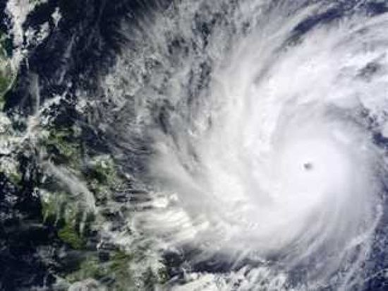 الإعصار الهائل راجاسا يجتاح شمال الفلبين