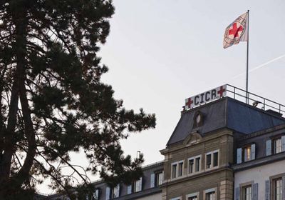 الصليب الأحمر يعلن تنظيم اجتماع دولي حول انتهاك القانون الدولي خلال النزاع