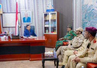 محافظ شبوة يستقبل خريجي كلية زايد للعلوم العسكرية