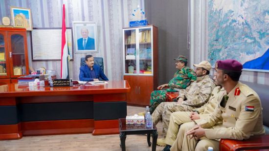 محافظ شبوة يستقبل خريجي كلية زايد للعلوم العسكرية