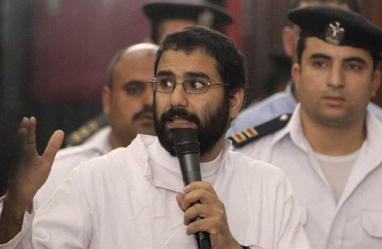 مصر.. السيسي يصدر قراراً بالعفو عن علاء عبد الفتاح