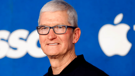 "تيم كوك": زيادة أسعار "آيفون" ليست بسبب رسوم ترامب