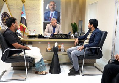 الشيخ يبحث إطلاق برامج تلفزيونية وإذاعية باللغة المهرية