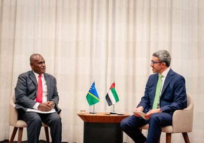 وزير الخارجية الإماراتي يلتقي رئيس وزراء جزر سليمان في نيويورك