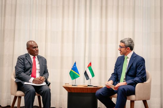 وزير الخارجية الإماراتي يلتقي رئيس وزراء جزر سليمان في نيويورك