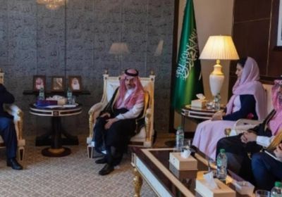 وزير الخارجية السعودي يلتقي السيناتور الأمريكي بيتر ويلش وكريس كونز