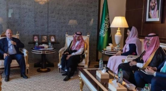 وزير الخارجية السعودي يلتقي السيناتور الأمريكي بيتر ويلش وكريس كونز
