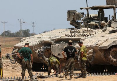 دبابات إسرائيلية تتوغل في غزة وترامب يبحث سبل إنهاء الحرب