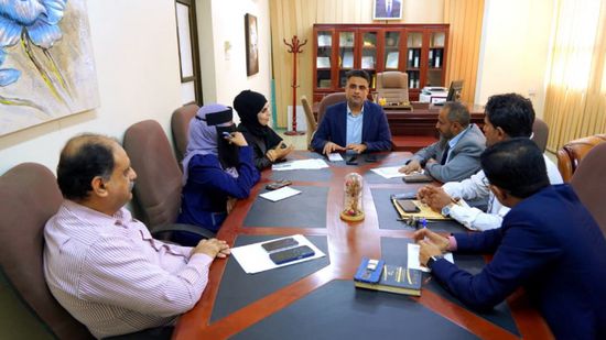 العاقل يبحث خطط تطوير المكاتب الإعلامية في العاصمة و3 محافظات