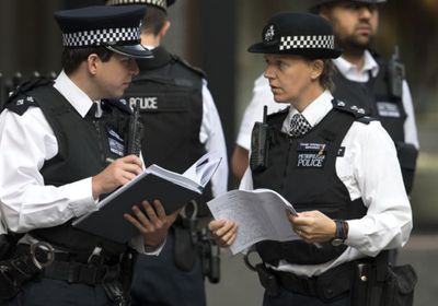 الشرطة البريطانية تعتقل متهمًا بهجوم إلكتروني