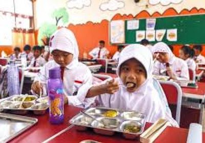 إصابة ألف تلميذ بتسمم غذائي بعد تناول وجبات في إندونيسيا