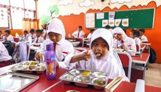 إصابة ألف تلميذ بتسمم غذائي بعد تناول وجبات في إندونيسيا