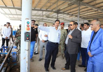 محافظ حضرموت يتفقد أعمال تطوير منشأة غاز بروم 