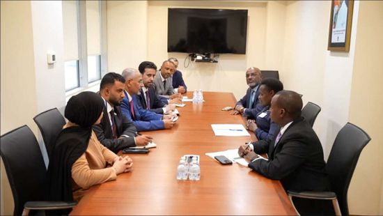 الرئيس الزُبيدي يبحث التعاون الأمني مع أوغندا والصومال