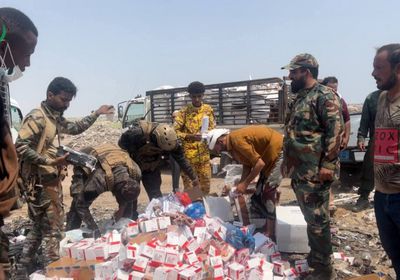 قوات الحزام الأمني تعلن إتلاف مواد مخدرة وسجائر مهربة في  عدن