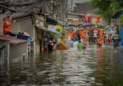 ثلاثة قتلى وإجلاء 400 ألف شخص بسبب عاصفة قوية في الفيليبين