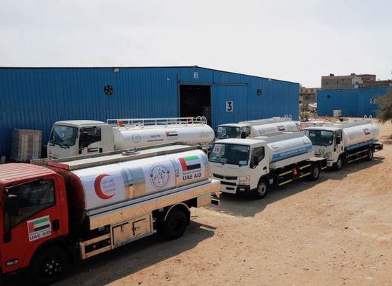 الإمارات.. دخول 22 صهريج مياه و5 سيارات إسعاف إلى قطاع غزة