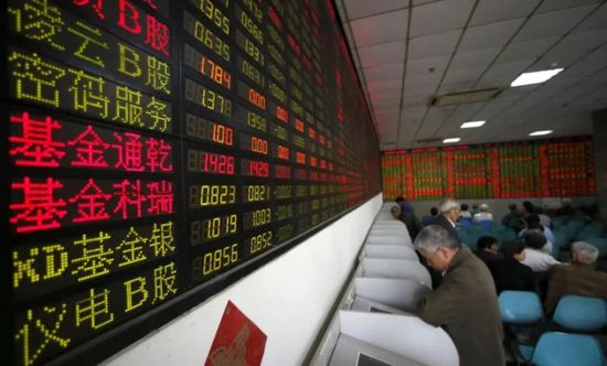 الأسهم الصينية تغلق قرب أعلى مستوياتها ترغم التراجع