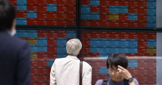 المستثمرون الأجانب يواصلون التخارج من الأسهم اليابانية