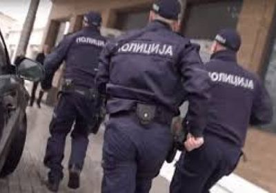 الشرطة الصربية تعتقل شخصين متهمين بإثارة الفوضى