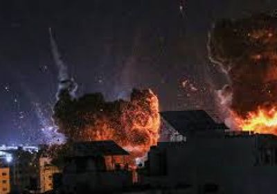 غارات إسرائيلية عنيفة تستهدف مخيم الشاطئ غربي غزة