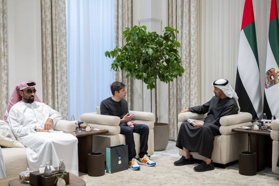 محمد بن زايد يستقبل الرئيس التنفيذي لشركة "أوبن إيه آي"