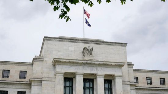 مسؤول في "الفيدرالي" يحذر من التسرع في خفض الفائدة