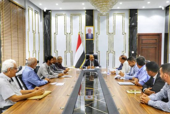 محافظ حضرموت يناقش خطط تطوير ميناء المكلا وتوسعته