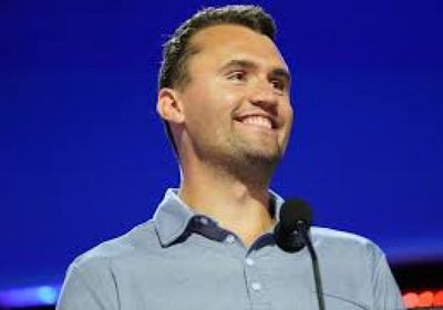 مثول المتهم باغتيال تشارلي كيرك أمام المحكمة لتعيين دفاع