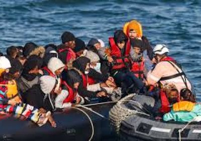 إنقاذ نحو 400 مهاجر قرب السواحل الفرنسية خلال عطلة نهاية الأسبوع