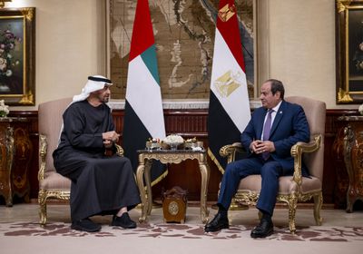 محمد بن زايد والسيسي يبحثان مبادرات السلام في المنطقة