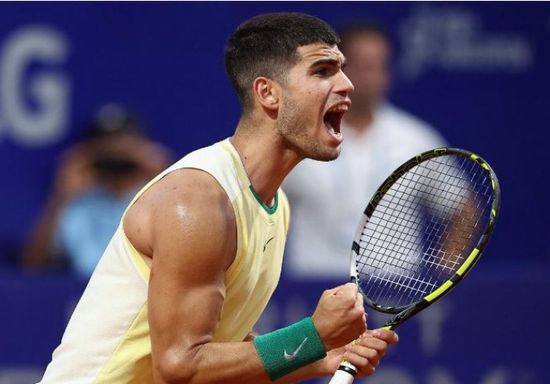 ألكاراز يتفوق على فريتز ويحرز لقب بطولة اليابان للتنس