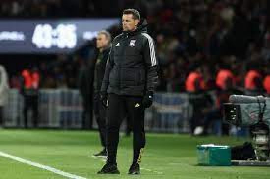 إيقاف مدرب موير السابق لثلاث سنوات بسبب سوء السلوك الجسيم