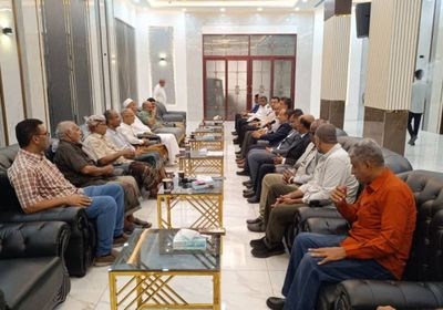 لجنة وزارية تبحث تطوير ميناء المكلا بالتعاون مع القطاع الخاص