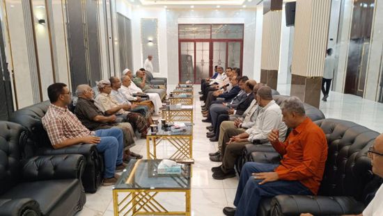 لجنة وزارية تبحث تطوير ميناء المكلا بالتعاون مع القطاع الخاص