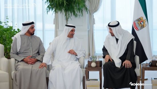 رئيس الإمارات يستقبل حاكم الفجيرة في قصر البحر