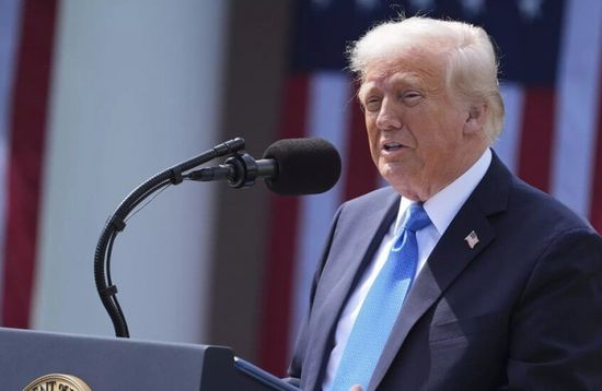 ترامب: أمرت بإرسال غواصتين نوويتين إلى سواحل روسيا