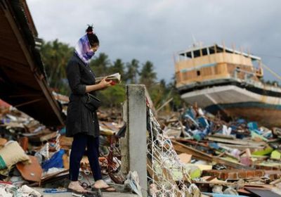    السلطات الإندونيسية: 100 طالب عالقون تحت أنقاض مدرسة