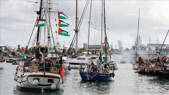 تحليق 20 مسيرة فوق أسطول الصمود المتجه لغزة