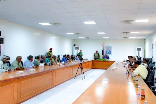 محافظ شبوة يستعرض مع المكونات السياسية الخطط التنموية المستقبلية