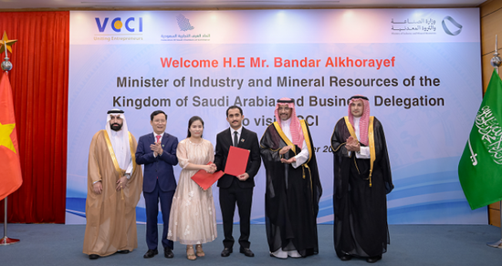 توقيع 5 اتفاقيات استثمارية بين شركات سعودية وفيتنامية